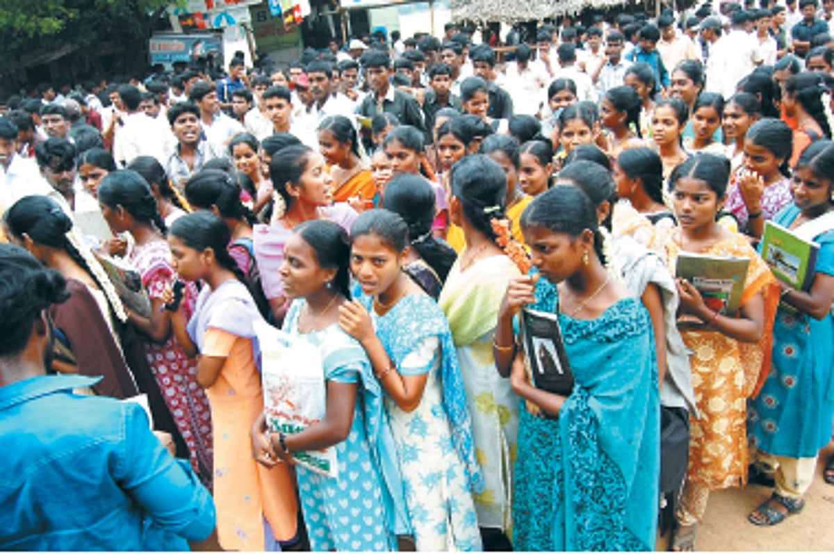 கேள்வி கேட்பார் இல்லையே...