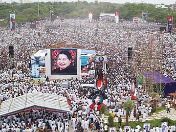 கரைபுரளும் உற்சாகம்...