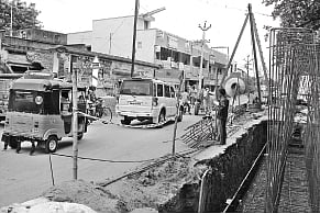 லால்குடி ரயில்வே மேம்பாலப் பணியில் தாமதம்