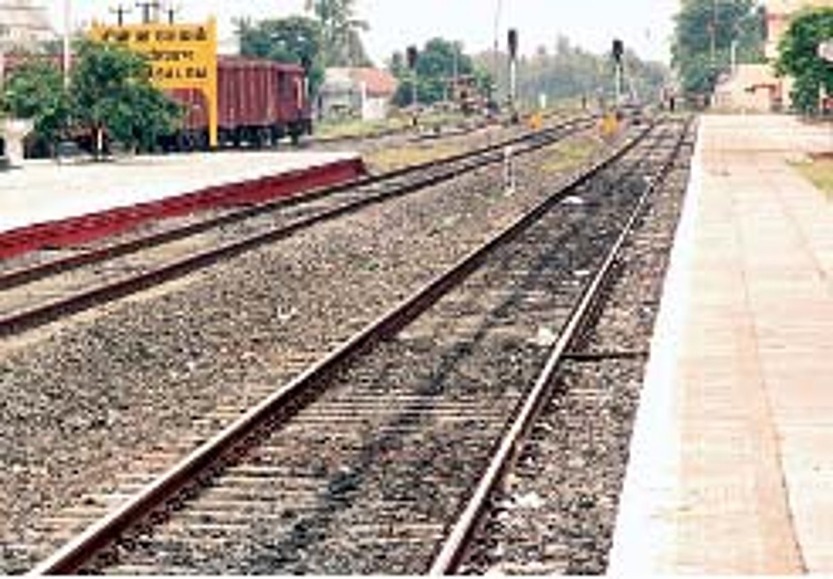 அடிப்படை வசதிகள் இல்லாத சின்னசேலம் ரயில் நிலையம்