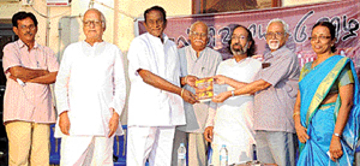 நகர்வலம்: வேற்று மொழி இலக்கியங்கள் வேண்டாமா?..................