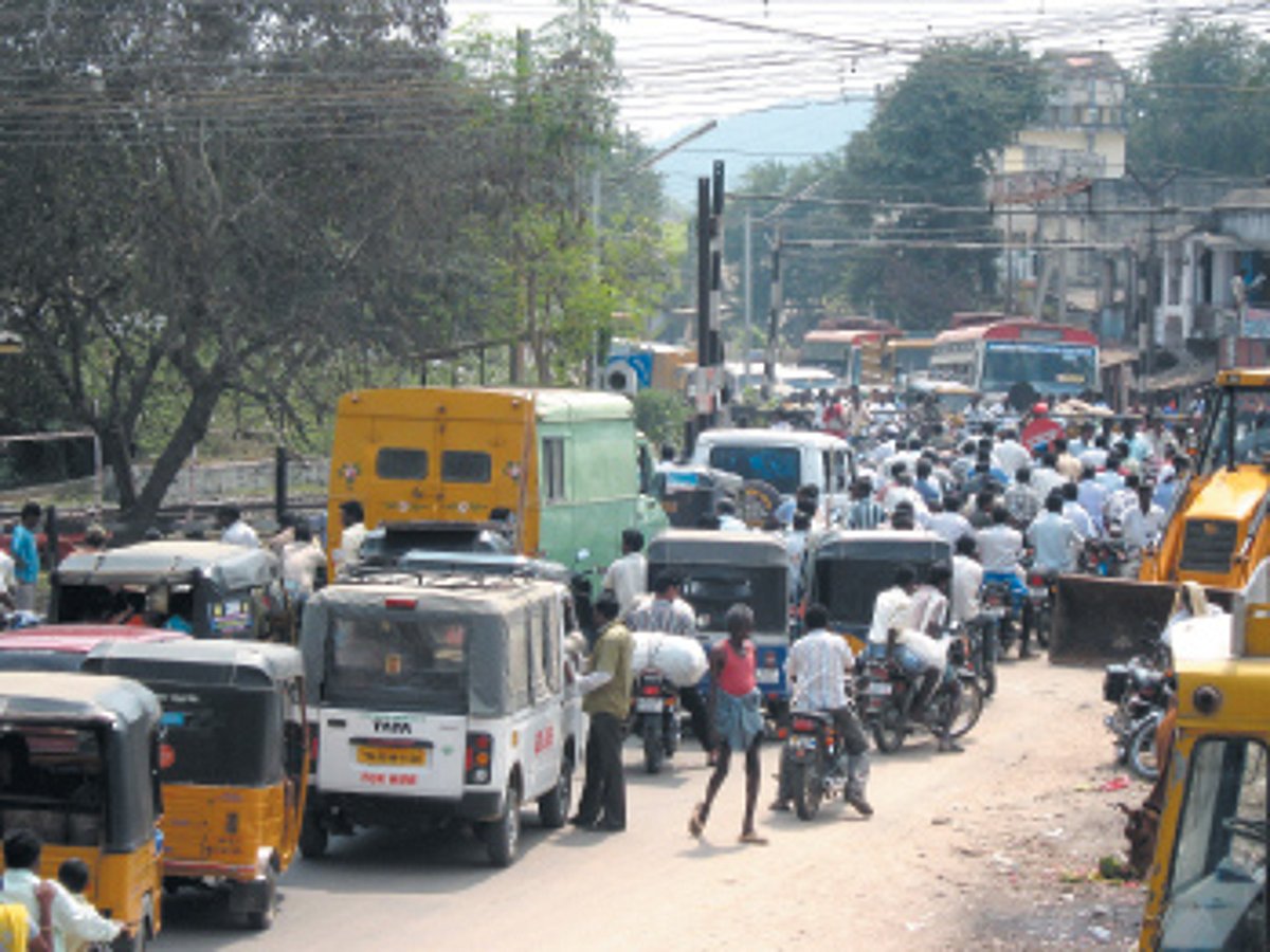 ரூ.27 கோடி இருந்தும் கிடப்பில் கிடக்கும் ரயில்வே மேம்பாலப் பணி