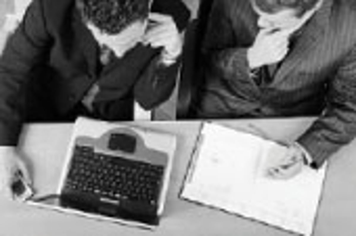 இங்கே கொட்டிக் கிடக்குது வேலை