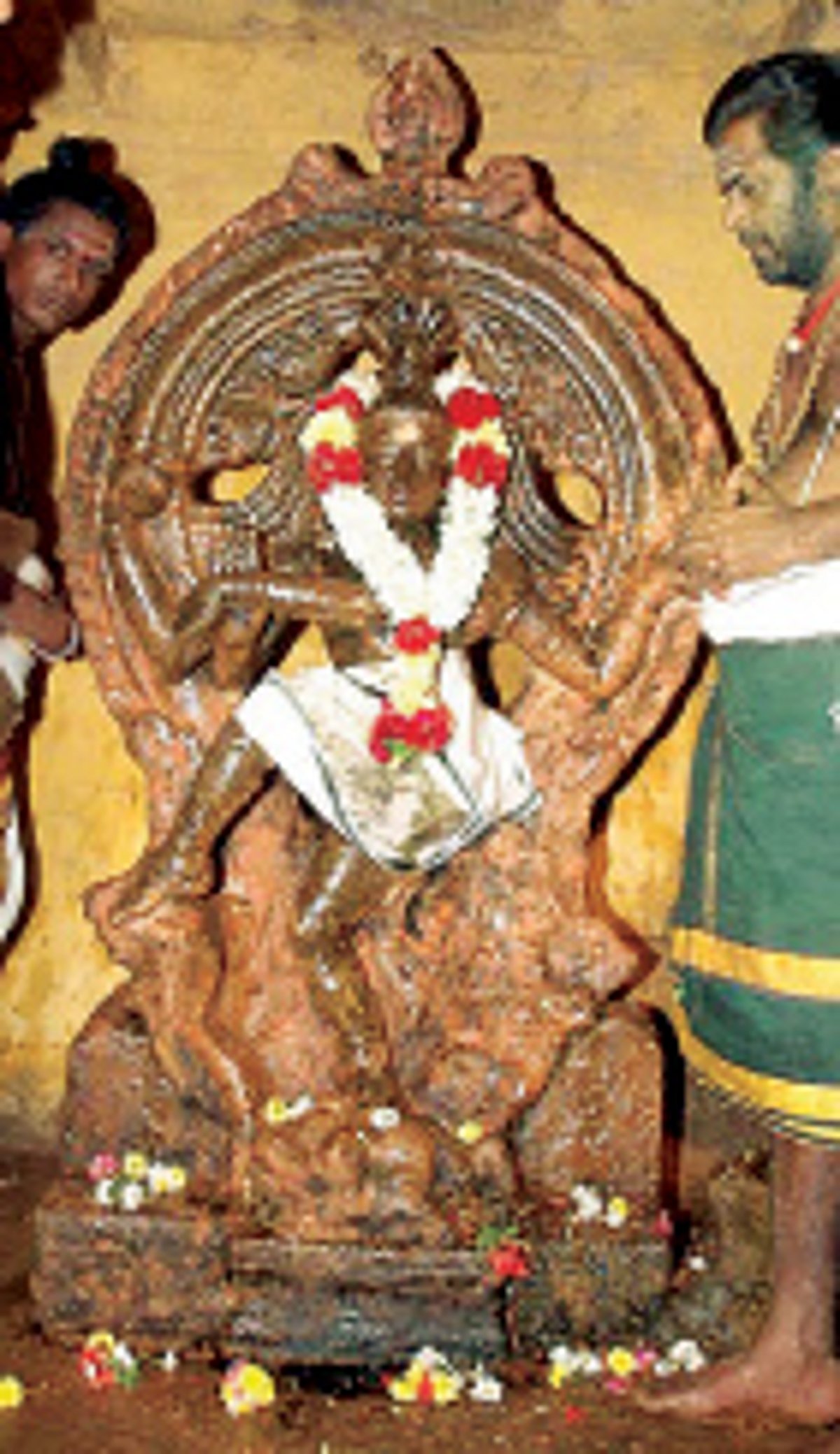 கலைவண்ணம்: உயிர்ப்போடு ஒரு சிலை !