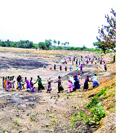 100 நாள் வேலை திட்டம் : முட்டுக்கட்டைகள் அகலுமா?