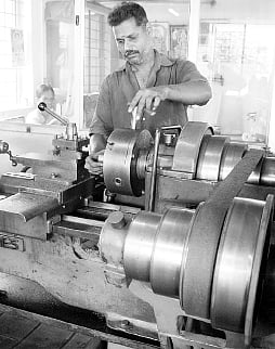 கோவை குறுந்தொழில்கூடங்களுக்கு குவிகிறது வெளிநாட்டு ஆர்டர்கள்!: தொழிலாளர் பற்றாக்குறையால் உற்பத்தியில் சுணக்கம்