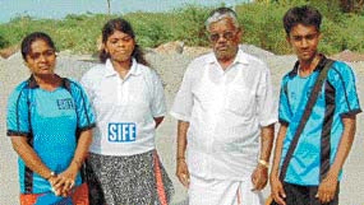 சேவை: சிறு துளி...