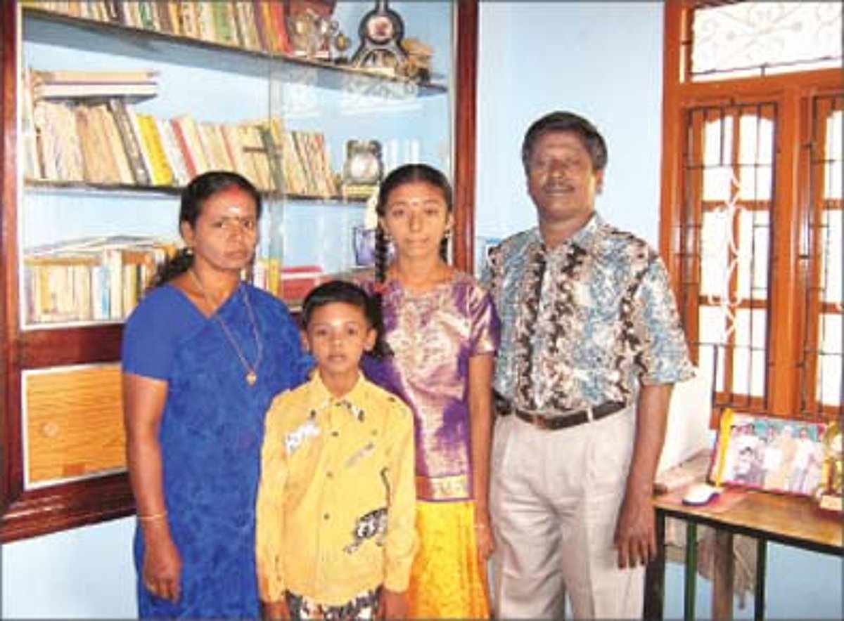 மேடையில் மிளிரும் மாணவி!