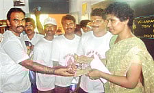 தானம்: உயிர்​காக்​கும் பிரம்​மாக்​கள்!