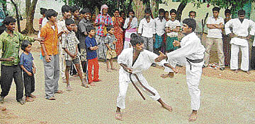 தற்காப்பு: இது... யா...ஊ...சாமியோவ்!