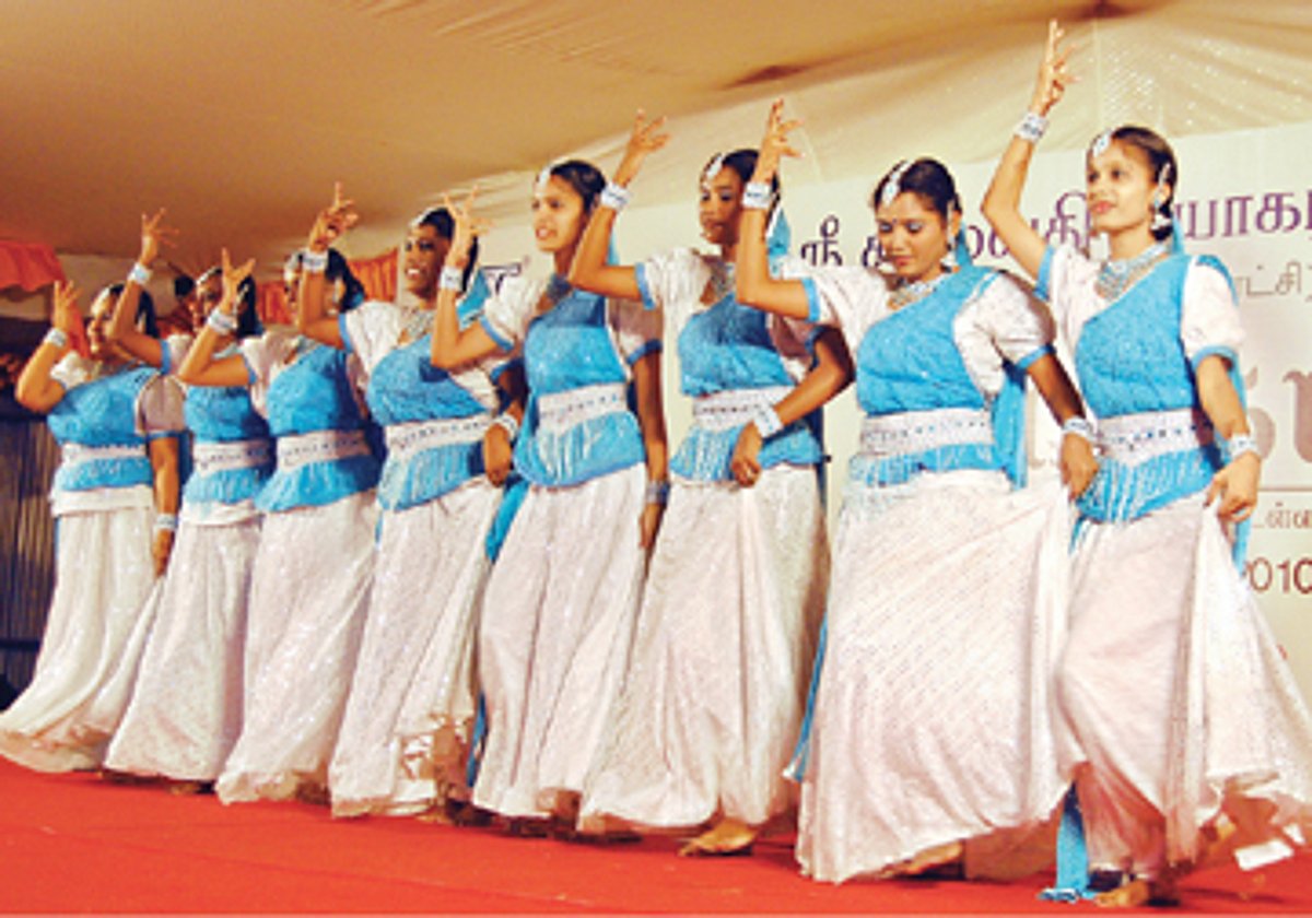 கல்லூரிக்குள் குடும்பங்களின் சங்கமம்!