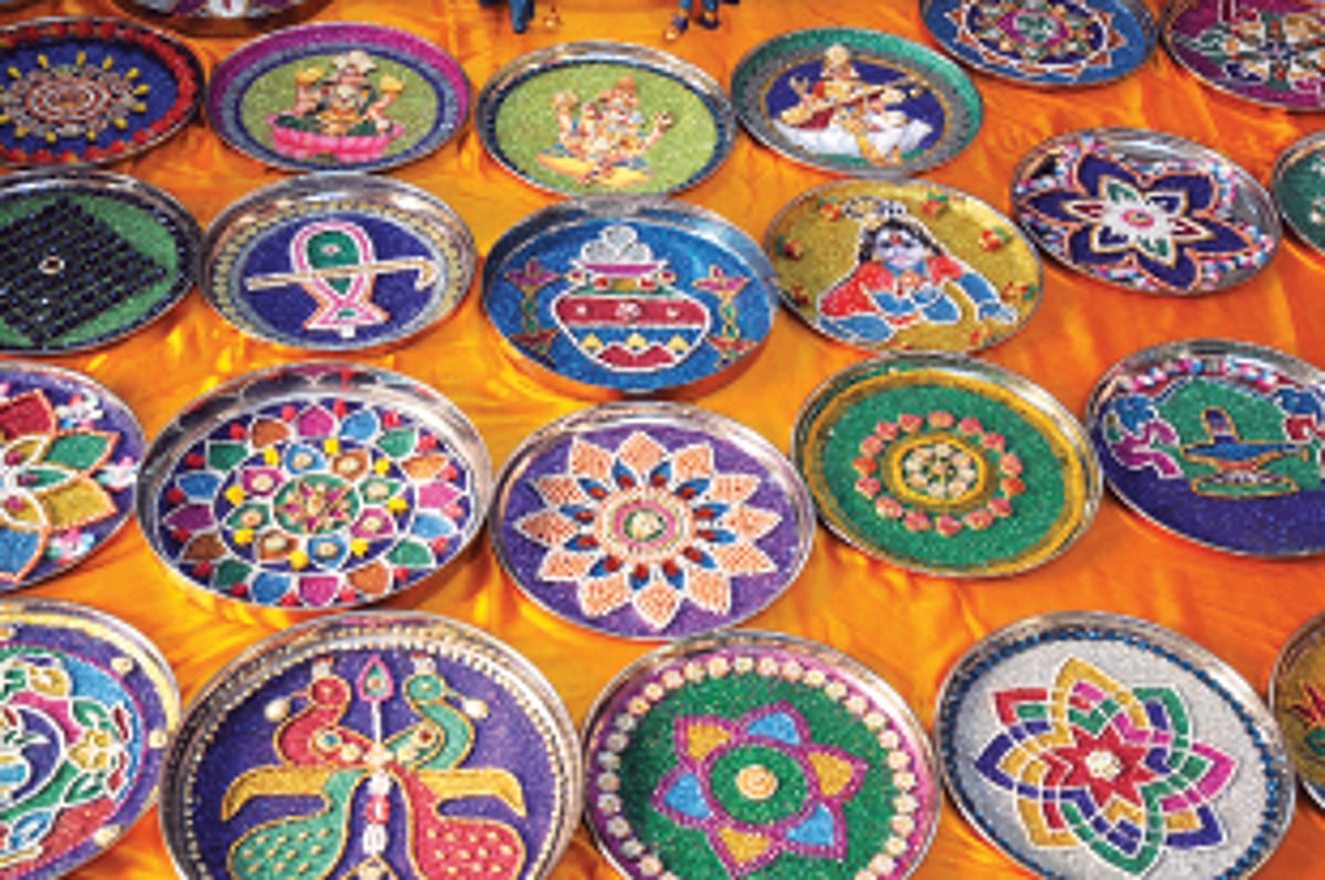 கோலத்திலிருந்து ஆரத்தி தட்டு வரை...