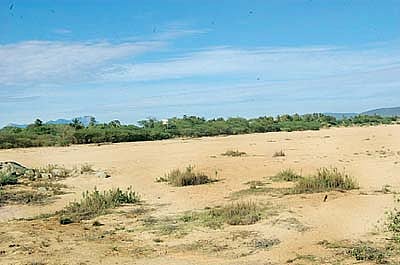 வற்றிப்போன குசஸ்தலை ஆறு: விவசாயிகள் கவலை