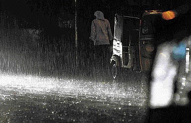 சென்னை: இரவில் இடி, மின்னலுடன் கூடிய கனமழைக்கு வாய்ப்பு!