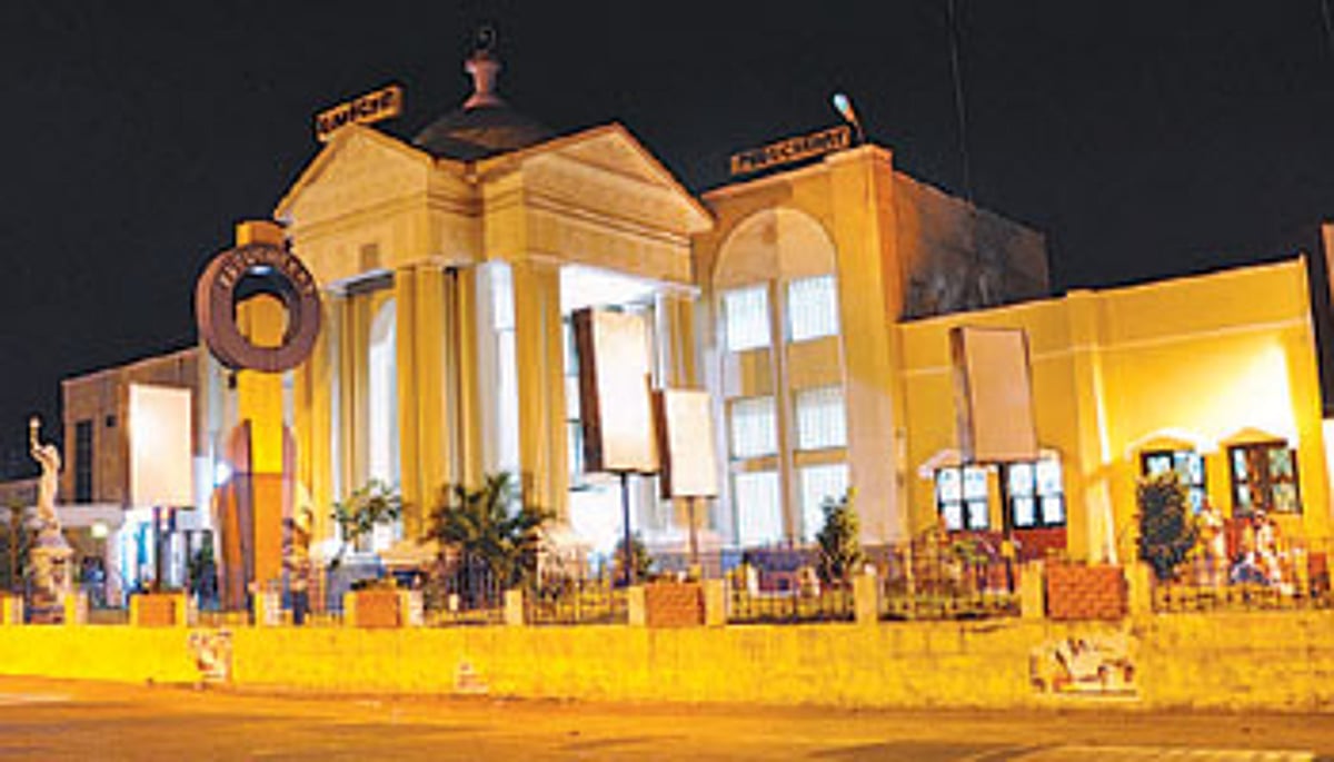 புதுவை ரயில் நிலையம் வர முறையான பஸ் வசதி இல்லை