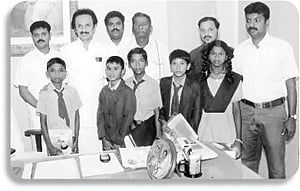 இல​வ​சக் கல்​வியை எதிர்​நோக்​கி​யி​ருக்​கும் சர்​வ​தேச சாத​னை​யா​ளர்​கள்