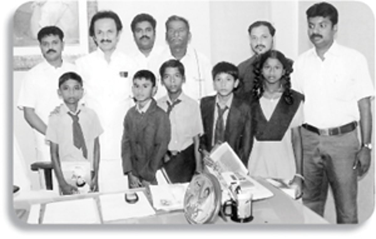 இலவசக் கல்வியை எதிர்நோக்கியிருக்கும் சர்வதேச சாதனையாளர்கள்