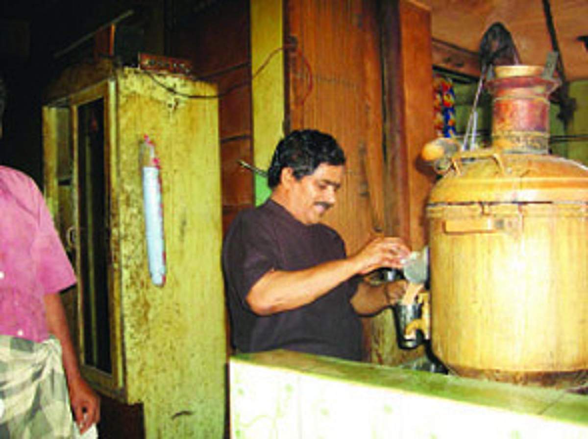 முகங்கள்: சொந்தச் செலவில் நாடகம் நடத்தும் டீ கடைக்காரர்!