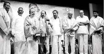 கண்ணதாசன் எனக்கு பாட்டில் அனுப்புவார்