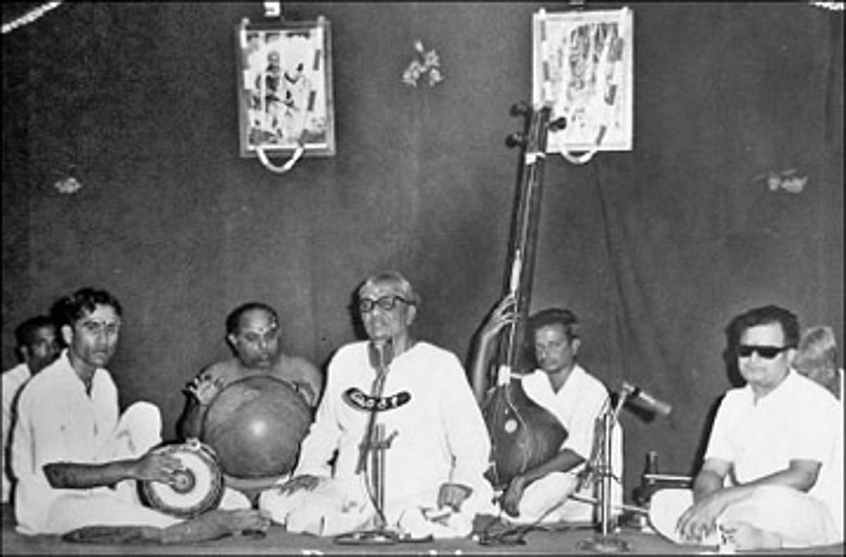 நகர்வலம்: எம்.டி.ஆரை நினைவூட்டும் நாவல்!