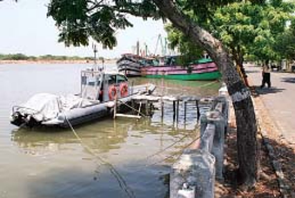 கேள்விக்குறியானது கடல் வழி கண்காணிப்பு: ரோந்துப் படகு முடக்கம்