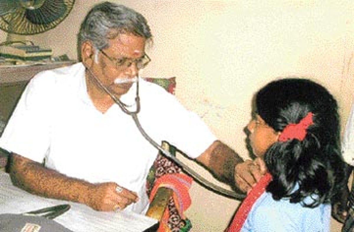 மக்கள் பணி: 5 ரூபாய்க்கு மருத்துவச் சிகிச்சை!