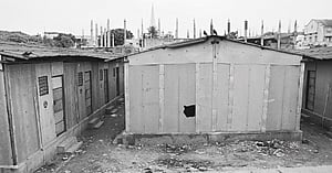 தரமற்ற தாற்காலிக வீடுகள்: குடியேற மறுக்கும் மீனவர்கள்