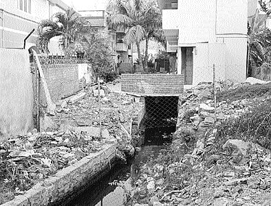 50 அடி வடிகால் 5 அடியாக குறைவு