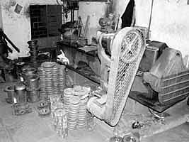 வெளிமாநில தொழிலாளர்கள் வெளியேற்றம் எதிரொலி: கோவை தொழில் நிறுவனங்களில் 30% உற்பத்தி பாதிப்பு