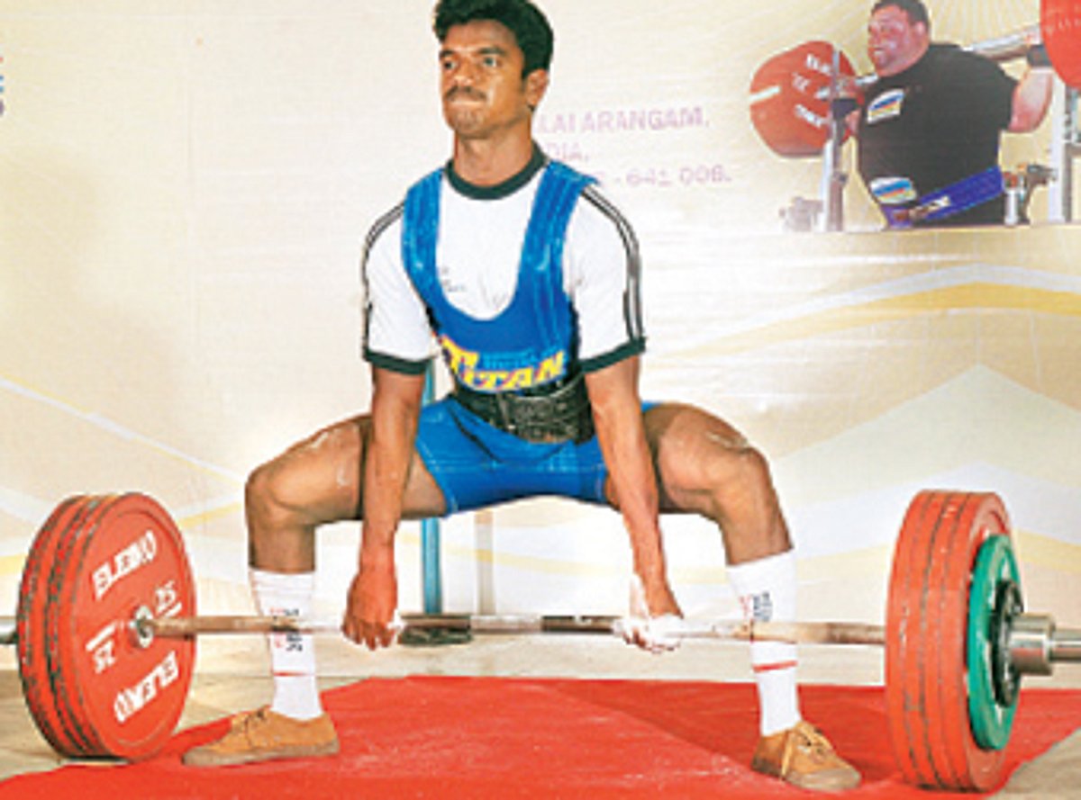 சாதனை: சர்வதேசப் போட்டிகளில் பங்கேற்கும் விவசாயி மகன்!