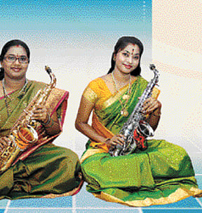 சாதனைக்கு: 'ஸாக்ஸோபோன்' சகோதரிகள்!