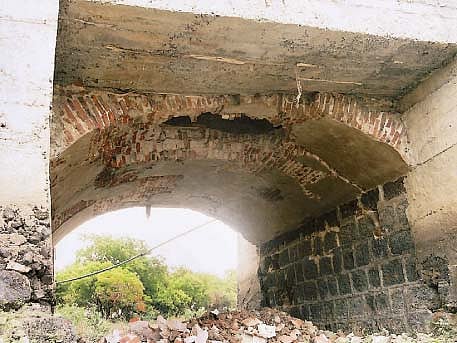 இடிந்து விழுந்த பாலம்: இனியாவது சீரமைக்கப்படுமா?