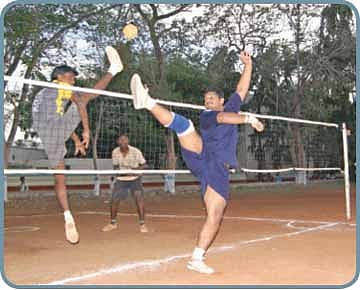 பறந்து பறந்து அடிப்போம்...டக்கரா..