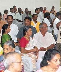 மனை​வி​யர்க்கு விழா!