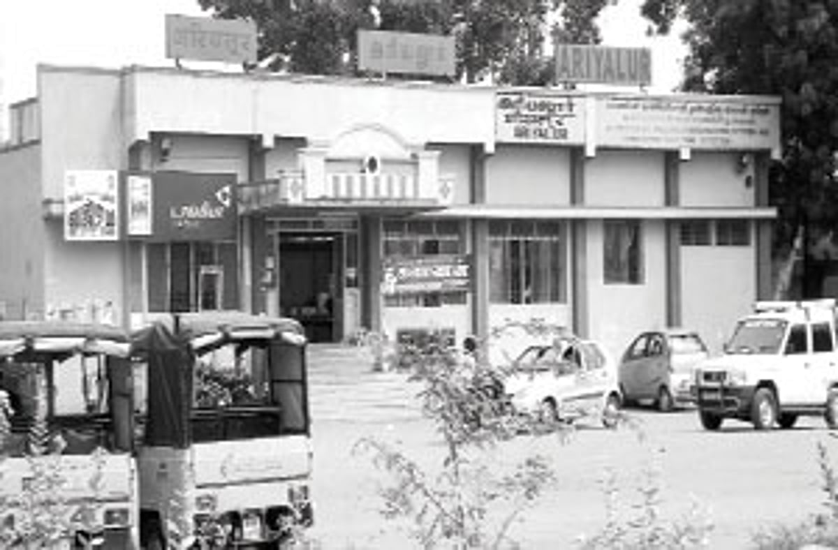 அடிப்படை வசதிகளற்ற அரியலூர் ரயில் நிலையம்