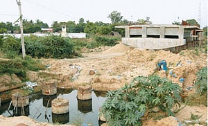 ஆமை வேகத்தில் நந்தி ஆற்று உயர்மட்ட மேம்பாலப் பணிகள்