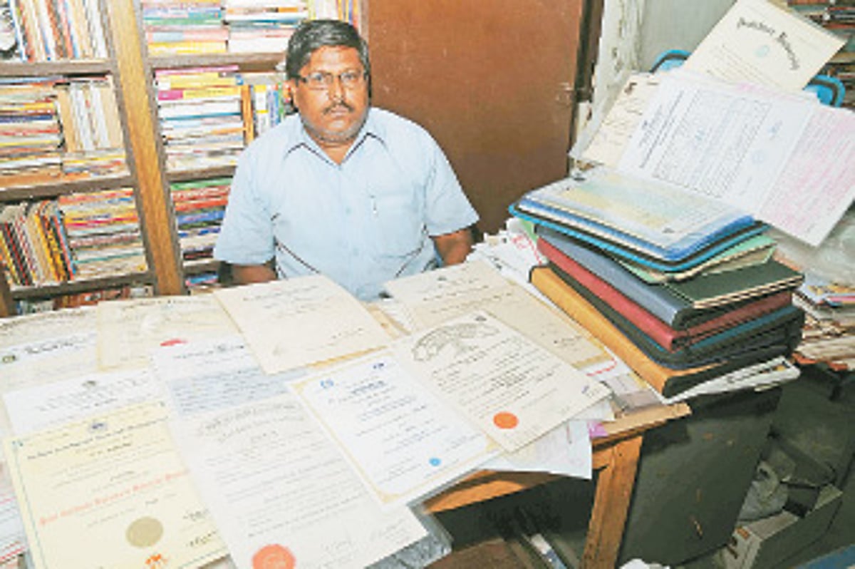 23 முதுகலை பட்டம் முடித்துள்ள சாதனையாளர்