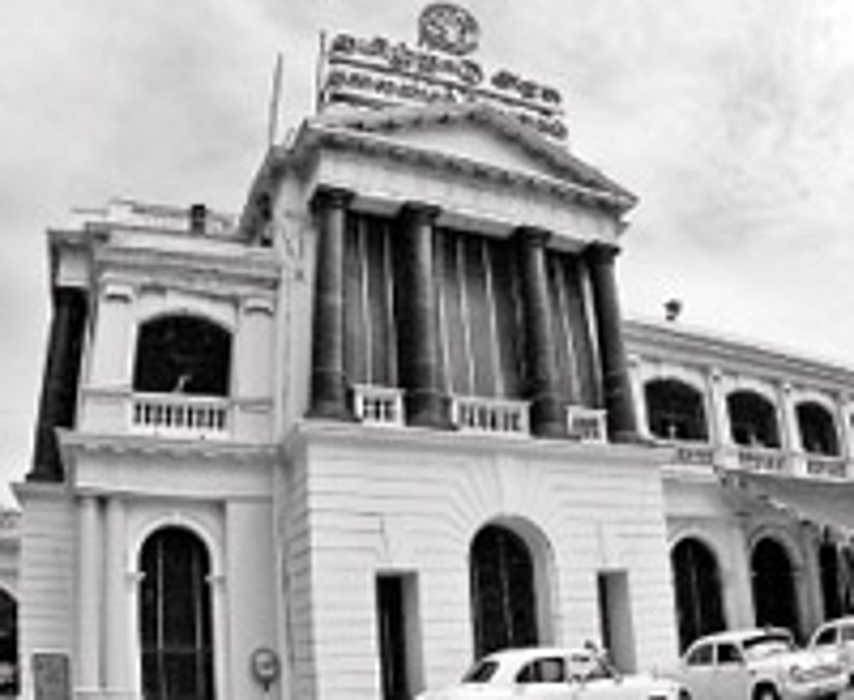 ஊழியர்கள் பள்ளி, பட்டப்படிப்பு படிக்க 5 ஆண்டு அவகாசம்: டி.என்.பி.எஸ்.சி. கோரிக்கையை நிராகரித்தது அரசு