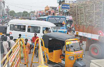 போக்குவரத்து நெரிசல் சிக்கி தவிக்கும் கள்ளக்குறிச்சி