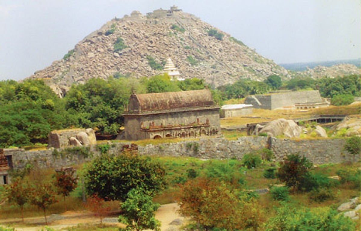 வரலாற்று சுற்றுலா: காலத்தால் அழியாத செஞ்சிக் கோட்டை!