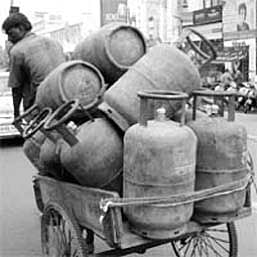 சமையல் எரிவாயு சிண்டர் தட்டுப்பாட்டுக்கு காரணம் என்ன?