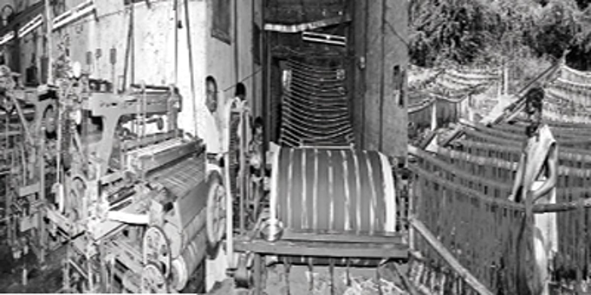 மின் தட்டுப்பாடு, நூல் விலை உயர்வு: 70 ஆயிரம் நெசவாளர்கள் வேலை இழக்கும் அபாயம்