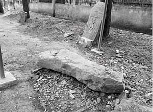 அதியமான் கோட்டையில் ஓர் அவலம்: தரையில் கிடக்கும் 800 ஆண்டு பொக்கிஷங்கள்!