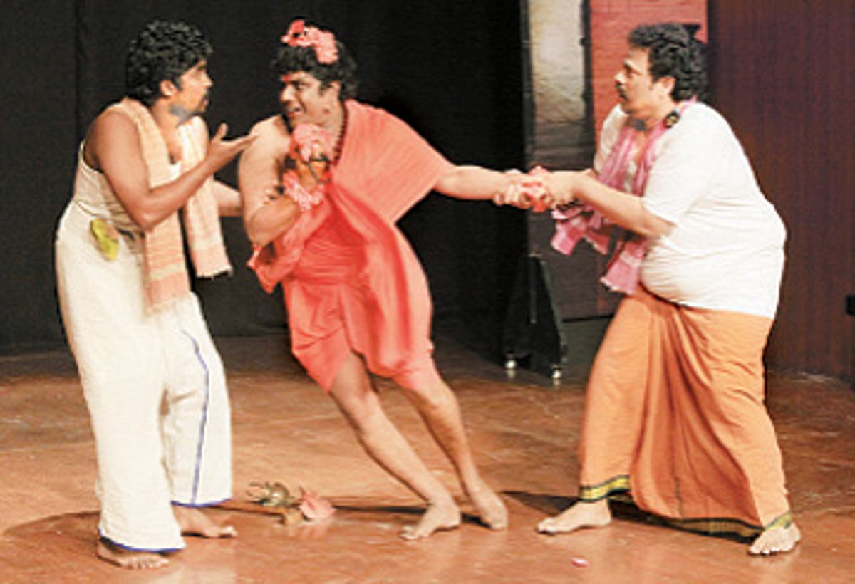 மேடை: அன்புதான் நிரந்தரத் தீர்வு!