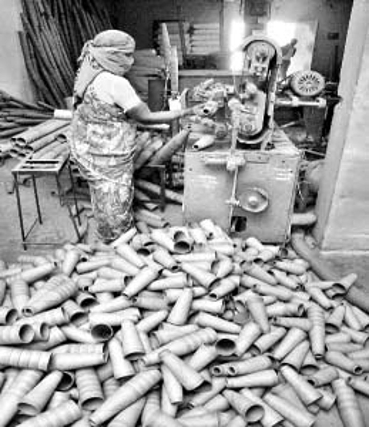 மின்வெட்டு காகித கோன் உற்பத்தி பாதிப்பு