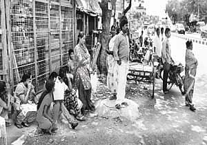 பராமரிக்கப்படாத பயணிகள் நிழற்குடைகள்!