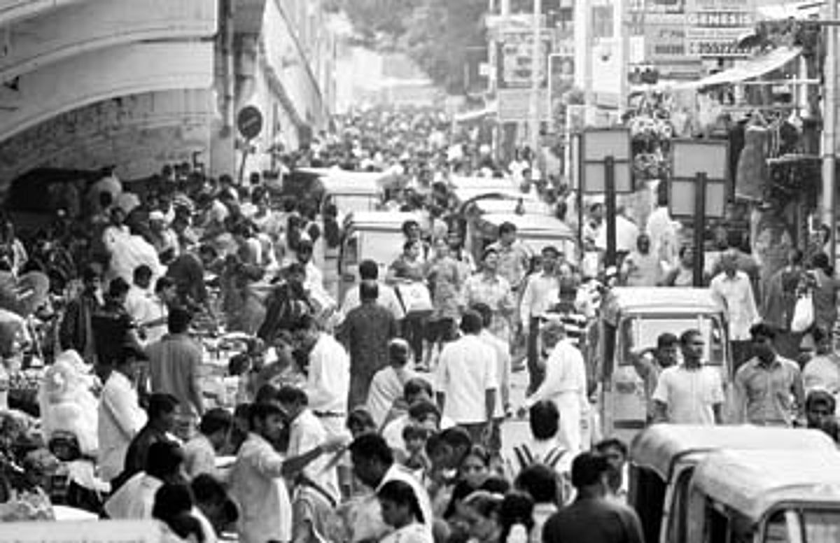 புத்தாண்டு: கடைகளில் சூடுபிடித்தது வியாபாரம்