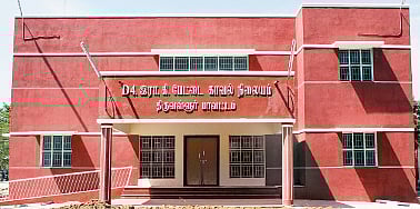 கட்டி முடித்தும் திறக்கப்படாத காவல் நிலையக் கட்டடம்