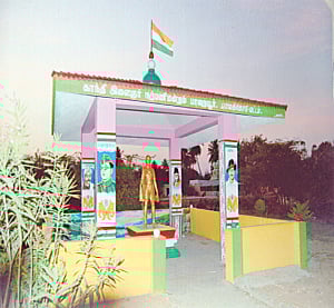 கூலிப் பணத்தில் காந்திக்கு மண்டபம் அமைத்த இளைஞர்கள்