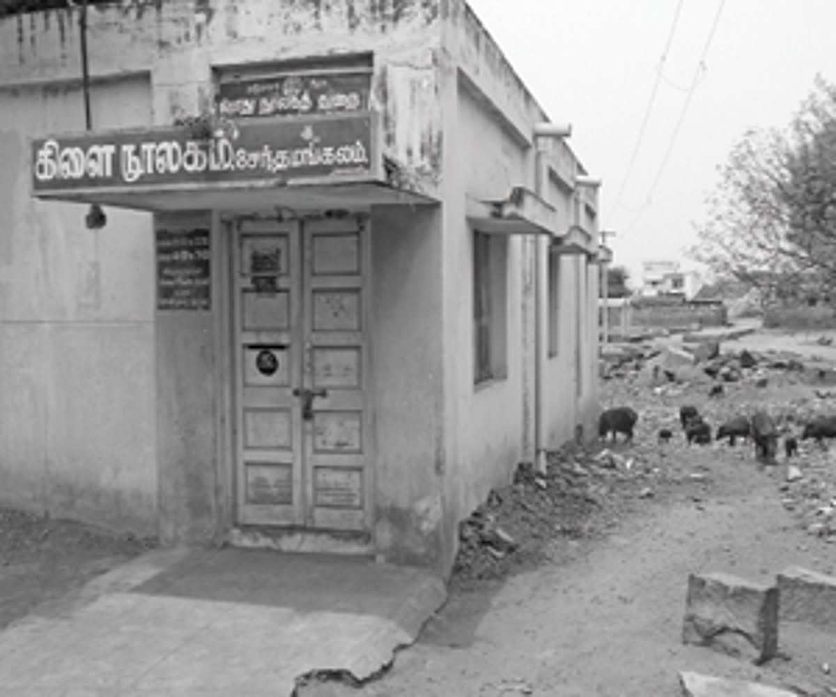 அவல நிலையில் கிளை நூலகம்